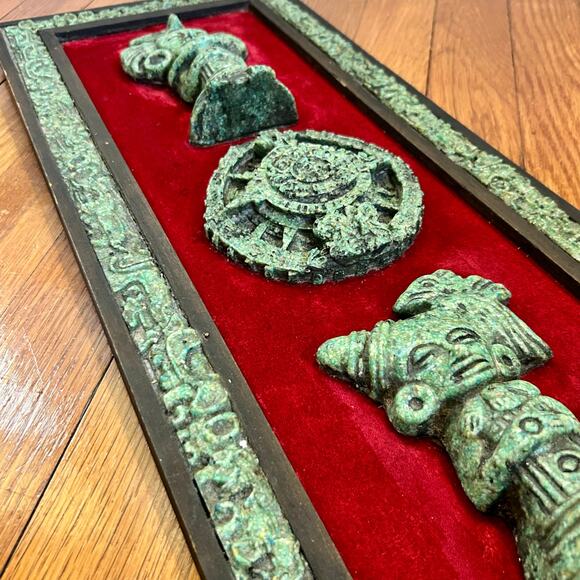 Vintage Aztec Crushed Malachite Over Red Velvet Folk Art Hanging Wall Plaque - Picture 5 of 14